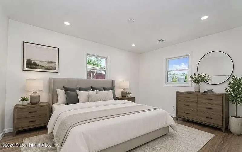 3 Bed 1 Bath Contemporary High-Rise Condo in New York, NY - 2