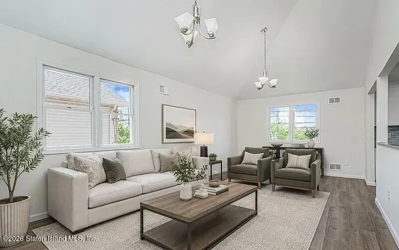 3 Bed 1 Bath Contemporary High-Rise Condo in New York, NY - 5
