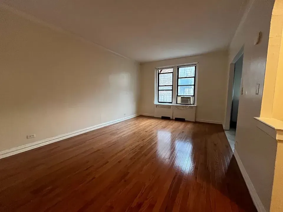 3 Bed 1 Bath Contemporary High-Rise Condo in New York, NY - 1
