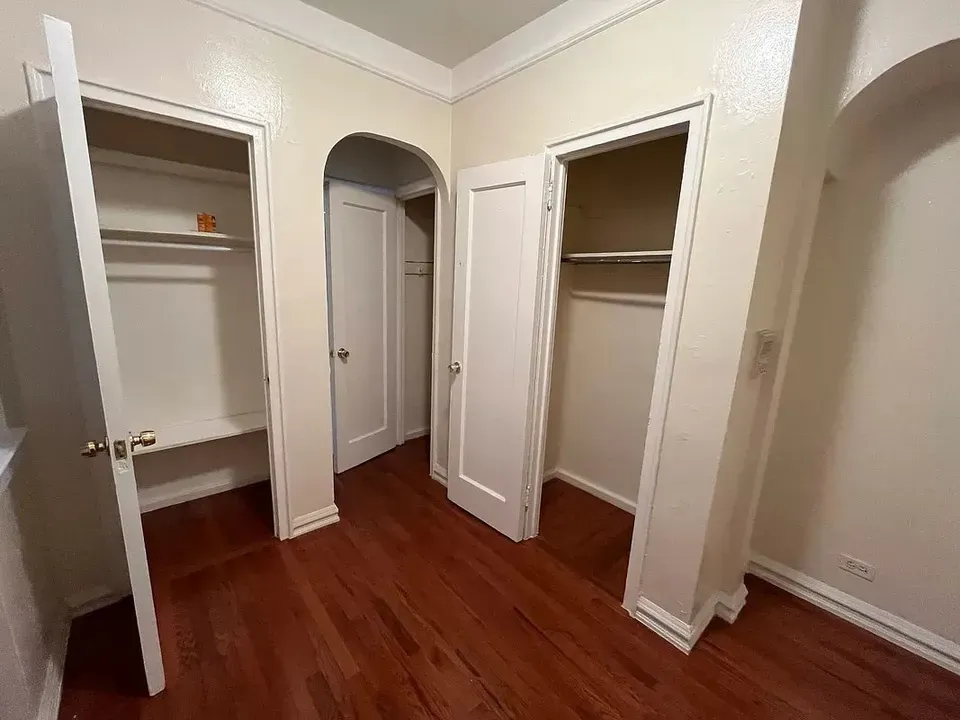 3 Bed 1 Bath Contemporary High-Rise Condo in New York, NY - 3
