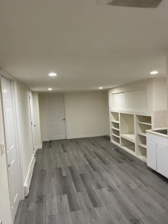 3 Bed 1 Bath Contemporary High-Rise Condo in New York, NY - 2