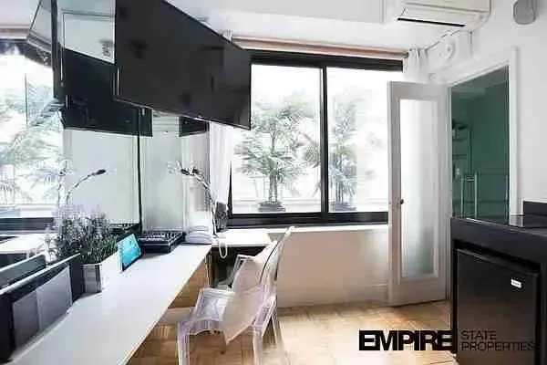 3 Bed 1 Bath Contemporary High-Rise Condo in New York, NY - 1