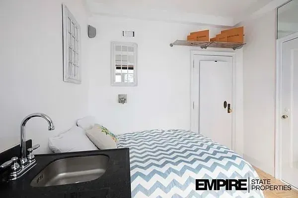 3 Bed 1 Bath Contemporary High-Rise Condo in New York, NY - 3