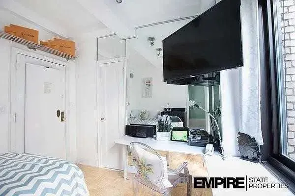 3 Bed 1 Bath Contemporary High-Rise Condo in New York, NY - 4