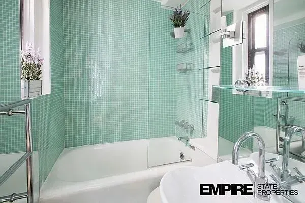 3 Bed 1 Bath Contemporary High-Rise Condo in New York, NY - 5
