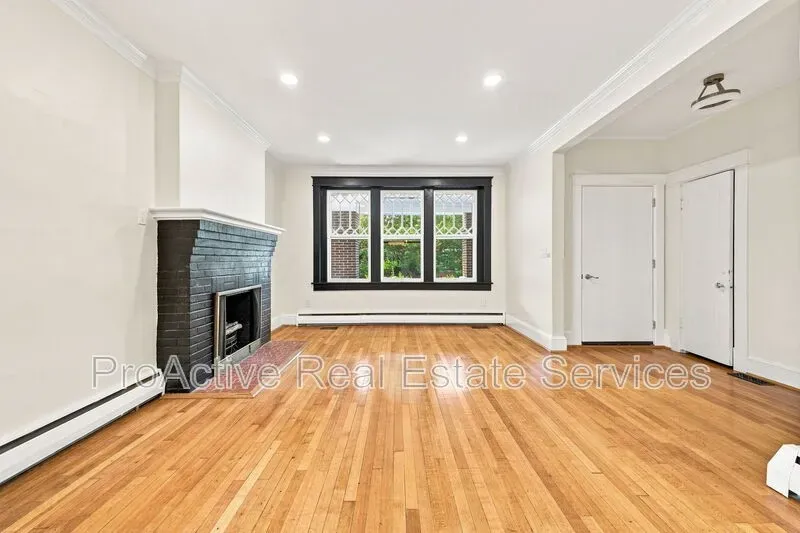 3 Bed 1 Bath Contemporary High-Rise Condo in Norfolk, VA - 4