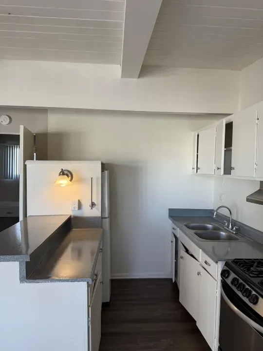 3 Bed 1 Bath Contemporary High-Rise Condo in Oxnard, CA - 2