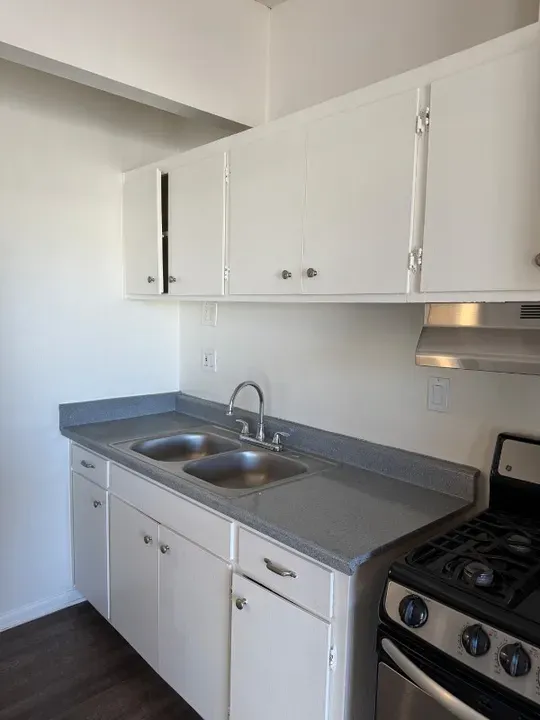 3 Bed 1 Bath Contemporary High-Rise Condo in Oxnard, CA - 4