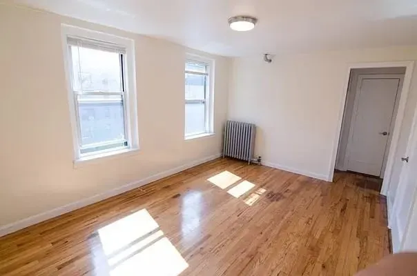 3 Bed 1 Bath Contemporary High-Rise Condo in Queens, NY
