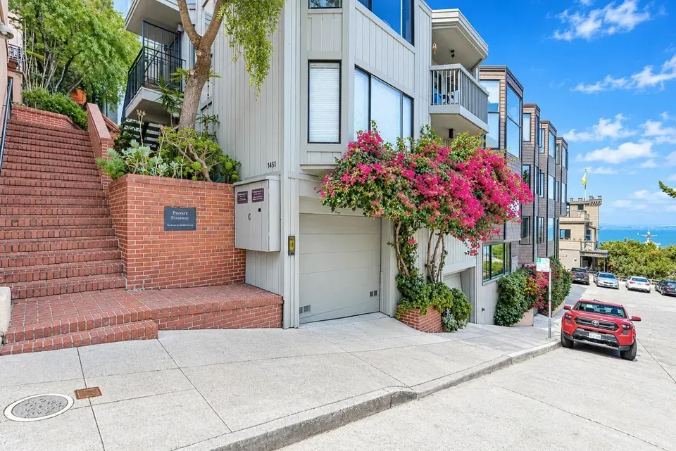 3 Bed 1 Bath Contemporary High-Rise Condo in San Francisco, CA - 1