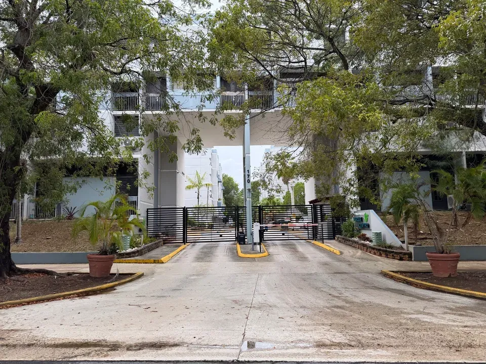 3 Bed 1 Bath Contemporary High-Rise Condo in San Juan, PR - 4