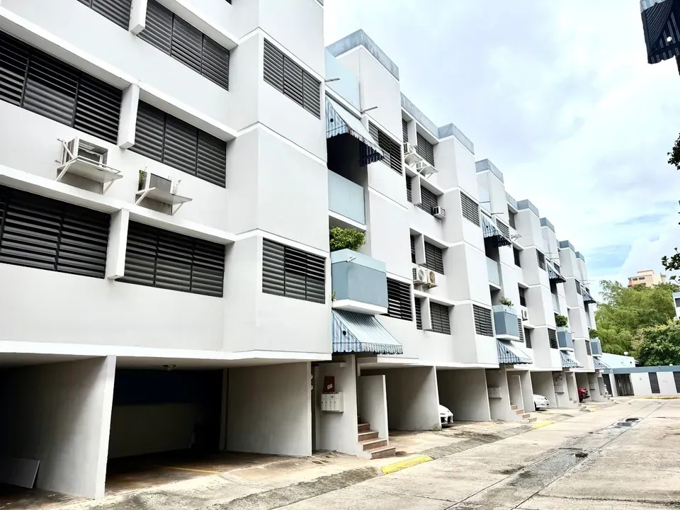 3 Bed 1 Bath Contemporary High-Rise Condo in San Juan, PR - 5