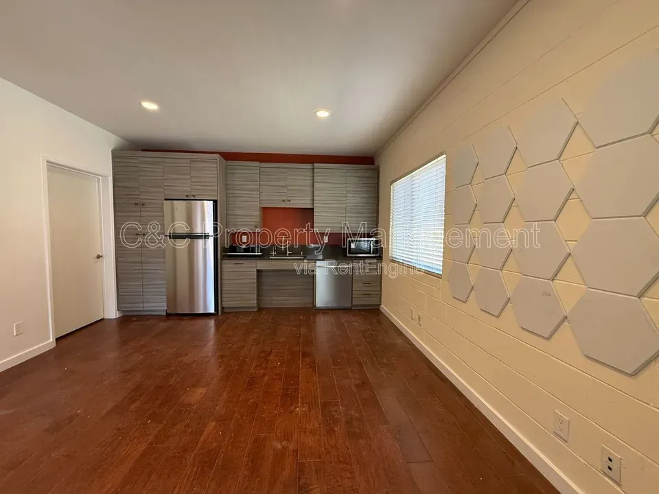 3 Bed 1 Bath Contemporary High-Rise Condo in Santa Cruz, CA - 1