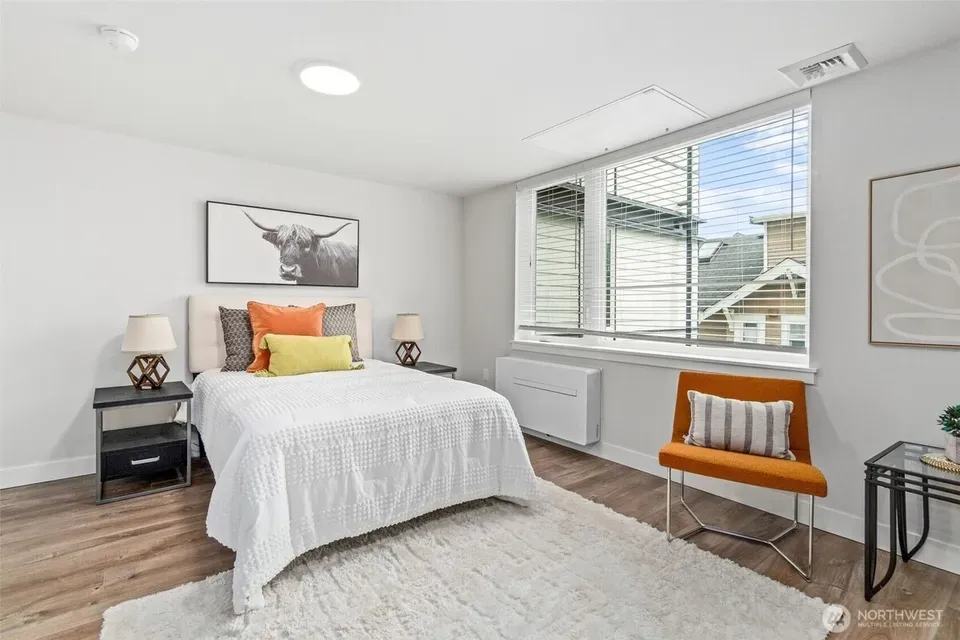 3 Bed 1 Bath Contemporary High-Rise Condo in Seattle, WA - 2