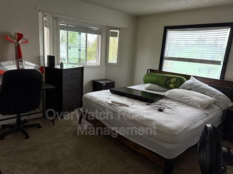 3 Bed 1 Bath Contemporary Multi-Level Townhome in Anchorage, AK - 4