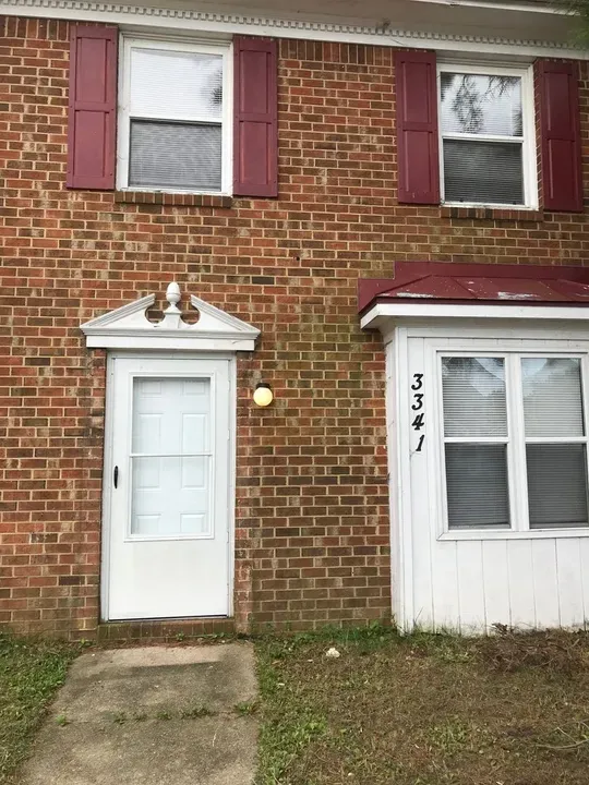 3 Bed 1 Bath Contemporary Multi-Level Townhome in Chesapeake, VA