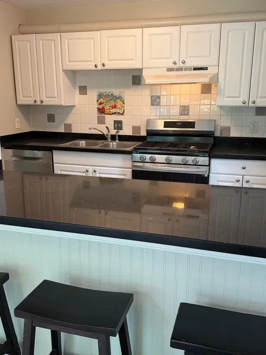 3 Bed 1 Bath Contemporary Multi-Level Townhome in Hilo, HI - 2