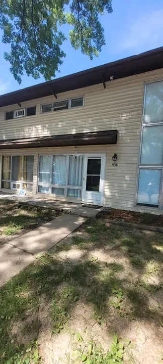 3 Bed 1 Bath Contemporary Multi-Level Townhome in Kansas City, KS - 2