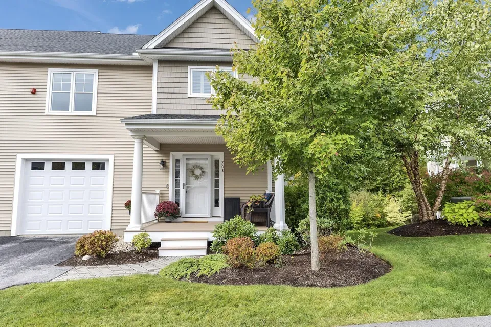 3 Bed 1 Bath Contemporary Multi-Level Townhome in Manchester, NH