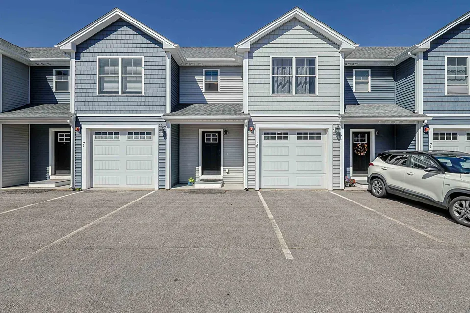 3 Bed 1 Bath Contemporary Multi-Level Townhome in Nashua, NH