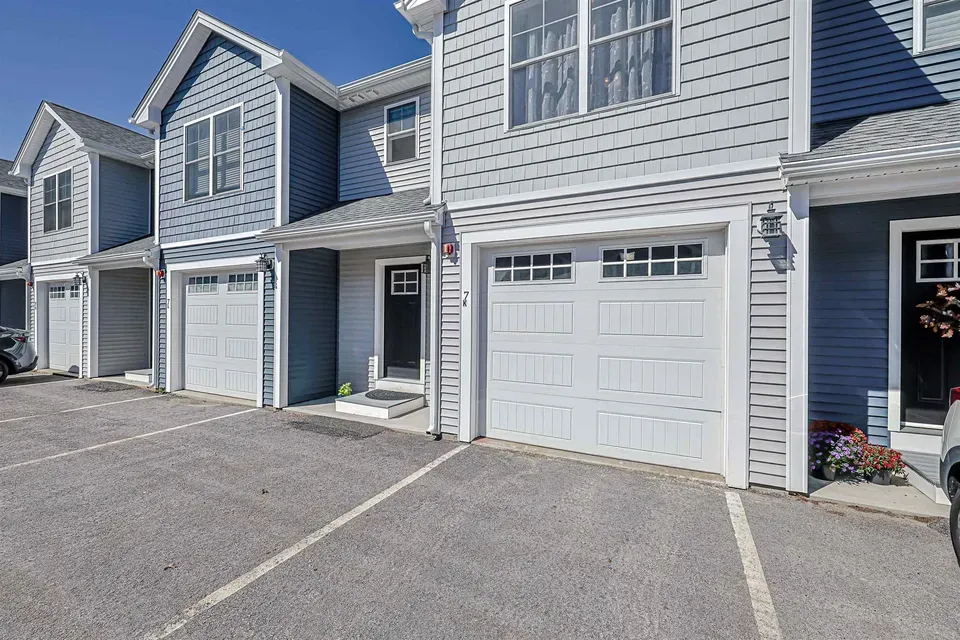 3 Bed 1 Bath Contemporary Multi-Level Townhome in Nashua, NH - 2