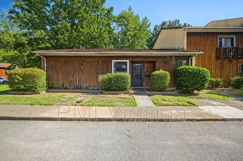 3 Bed 1 Bath Contemporary Multi-Level Townhome in Norfolk, VA