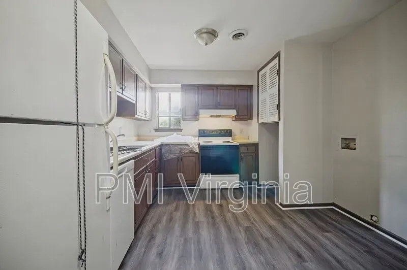 3 Bed 1 Bath Contemporary Multi-Level Townhome in Norfolk, VA - 4