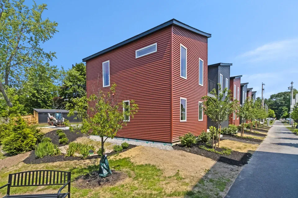 3 Bed 1 Bath Contemporary Multi-Level Townhome in Portland, ME - 3
