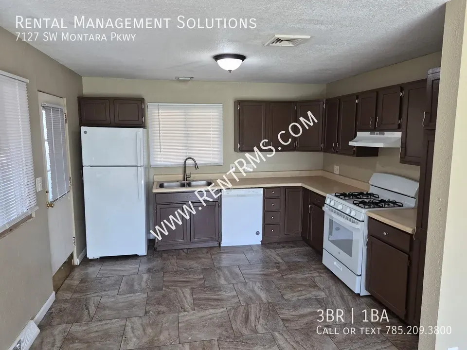3 Bed 1 Bath Contemporary Multi-Level Townhome in Topeka, KS - 5