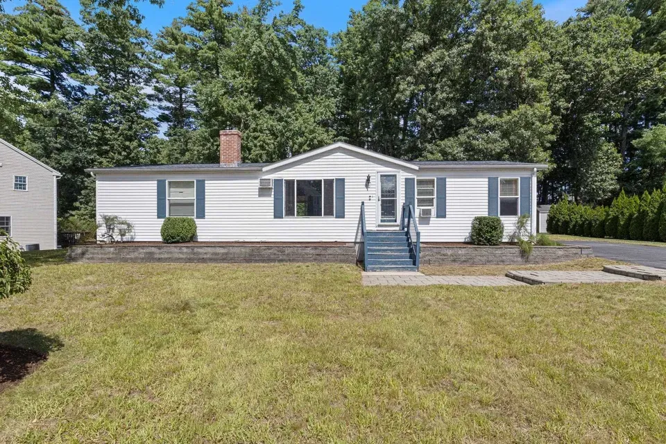 3 Bed 1 Bath Established Contemporary Home in Manchester, NH