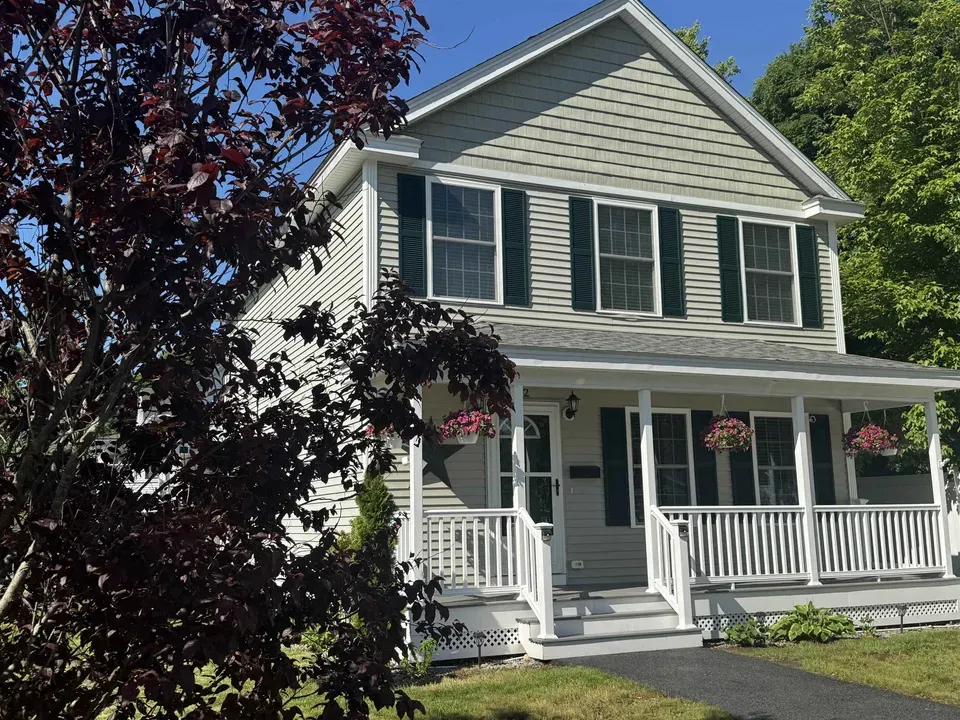 3 Bed 1 Bath Established Contemporary Home in Manchester, NH - 1