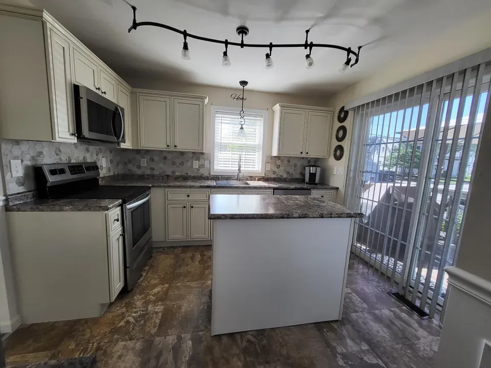3 Bed 1 Bath Established Contemporary Home in Manchester, NH - 3