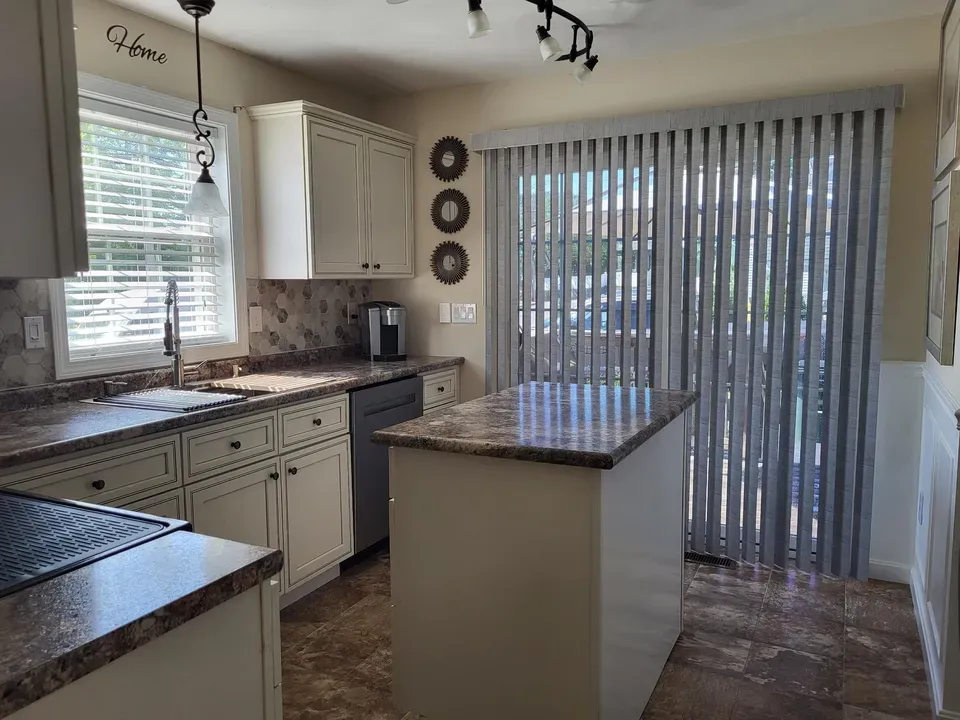 3 Bed 1 Bath Established Contemporary Home in Manchester, NH - 4