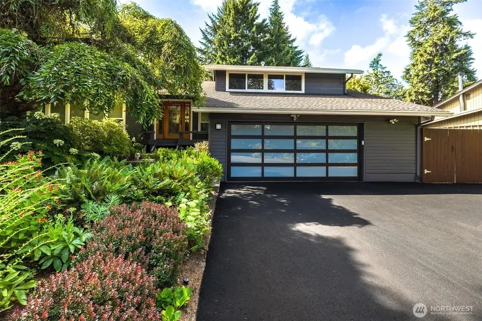 3 Bed 1 Bath Established Mid-Century Residence in Bellevue, WA