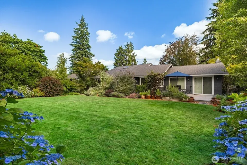 3 Bed 1 Bath Established Mid-Century Residence in Bellevue, WA - 2