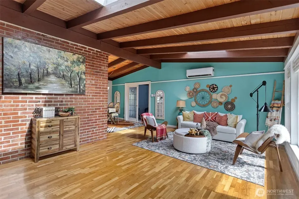 3 Bed 1 Bath Established Mid-Century Residence in Bellevue, WA - 4