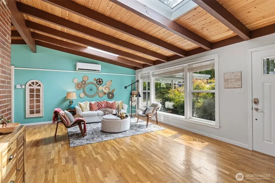 3 Bed 1 Bath Established Mid-Century Residence in Bellevue, WA - 5