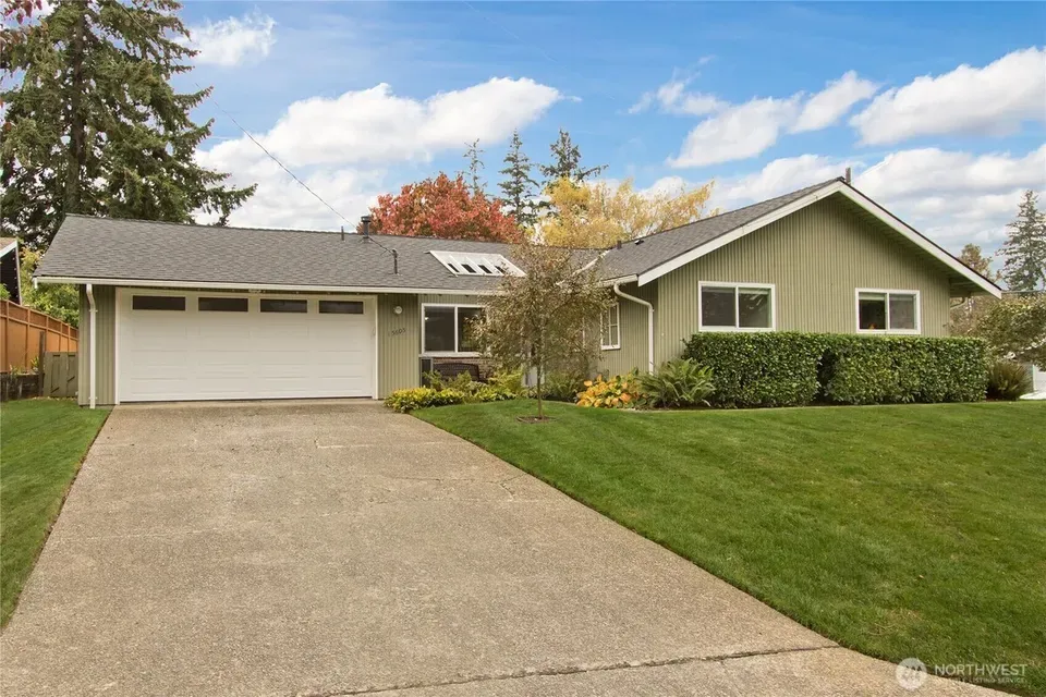 3 Bed 1 Bath Established Mid-Century Residence in Bellevue, WA - 1