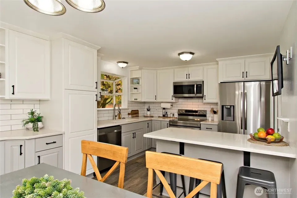 3 Bed 1 Bath Established Mid-Century Residence in Bellevue, WA - 3