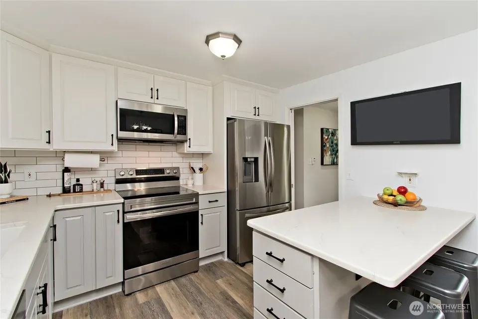 3 Bed 1 Bath Established Mid-Century Residence in Bellevue, WA - 4