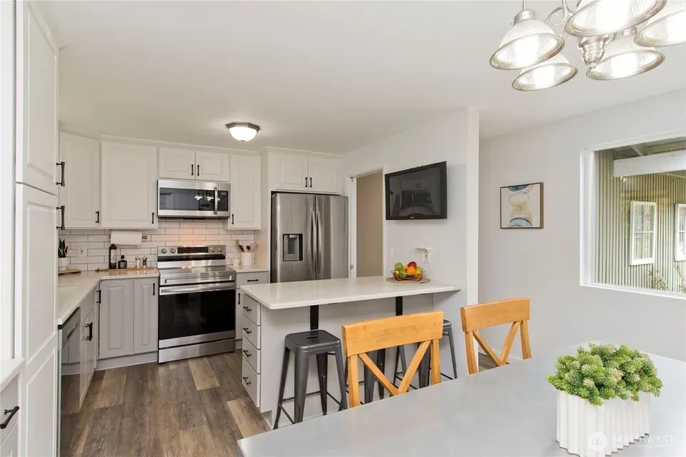 3 Bed 1 Bath Established Mid-Century Residence in Bellevue, WA - 5