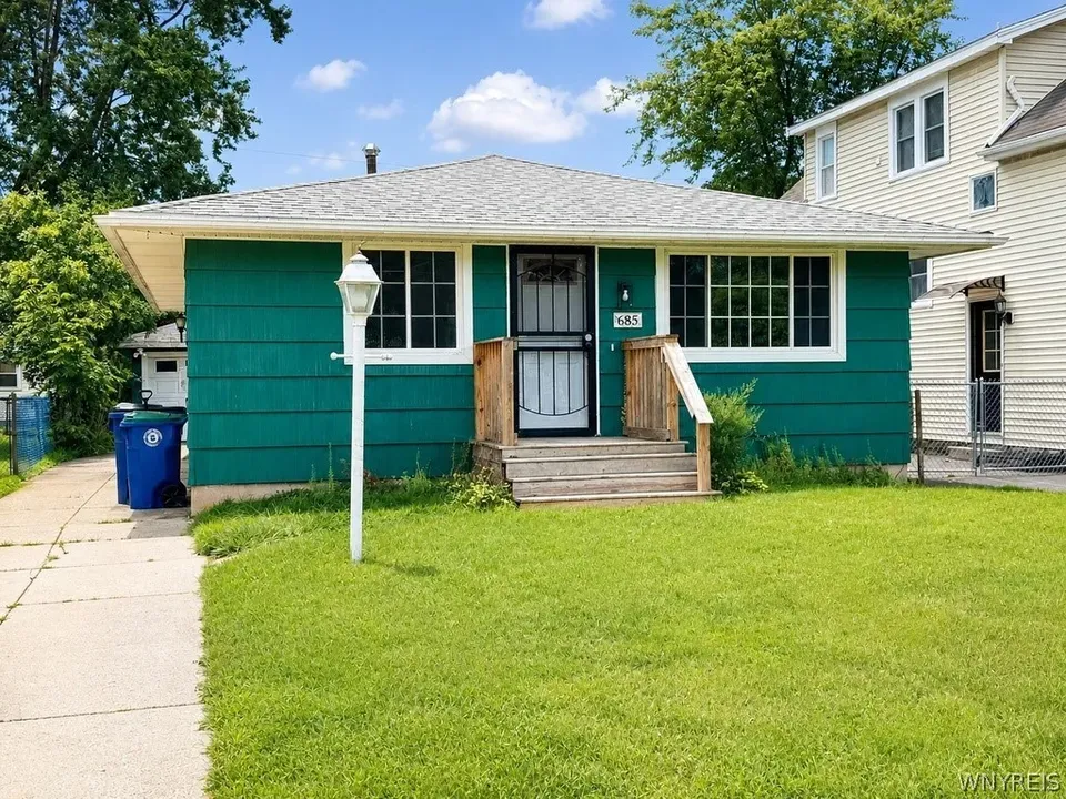 3 Bed 1 Bath Established Mid-Century Residence in Buffalo, NY