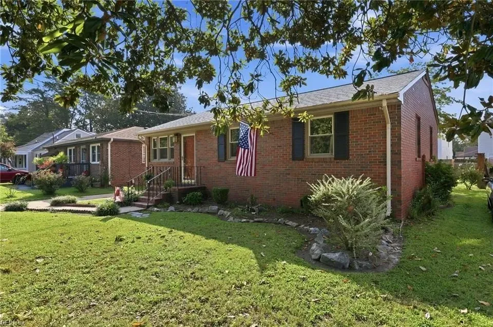 3 Bed 1 Bath Established Mid-Century Residence in Chesapeake, VA - 2