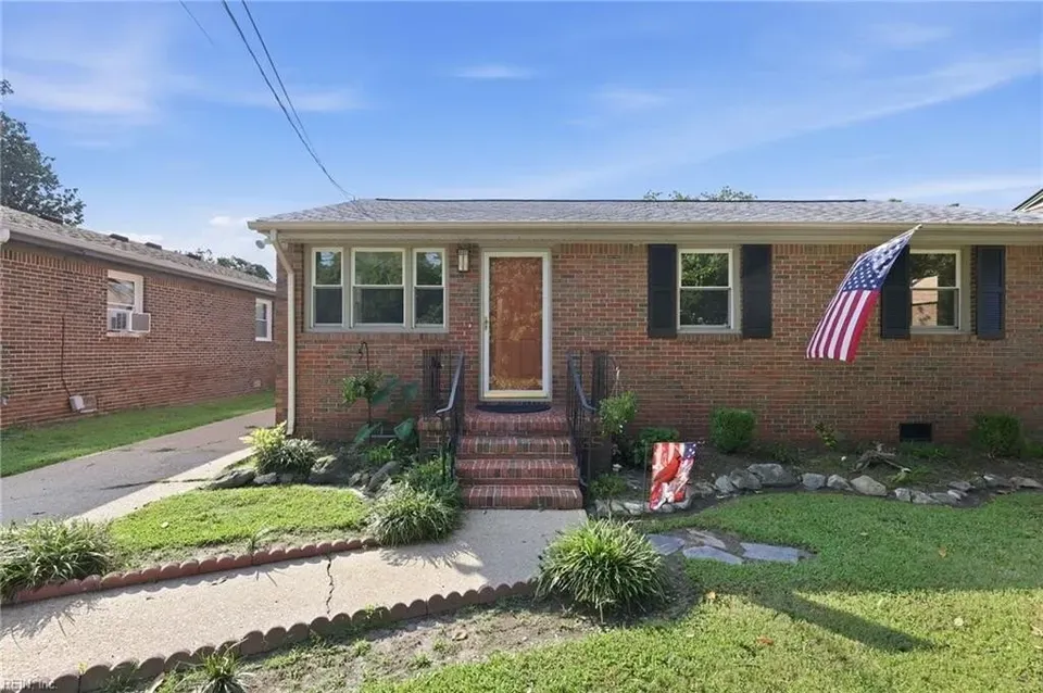 3 Bed 1 Bath Established Mid-Century Residence in Chesapeake, VA - 5