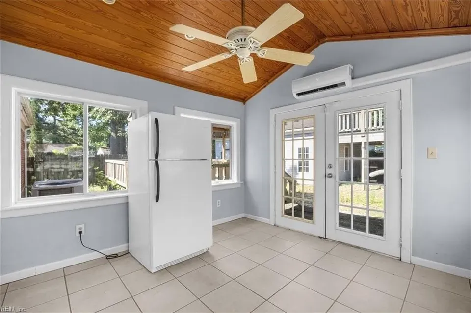 3 Bed 1 Bath Established Mid-Century Residence in Chesapeake, VA - 3