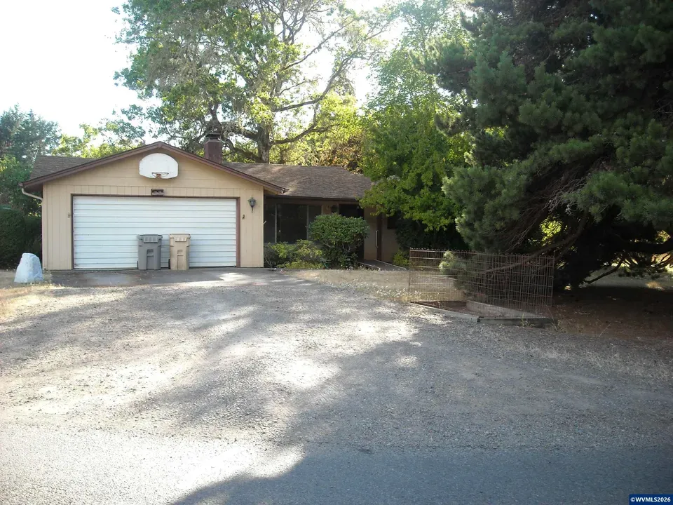 3 Bed 1 Bath Established Mid-Century Residence in Corvallis, OR - 2