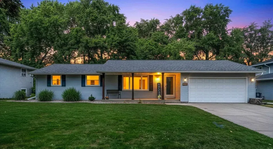 3 Bed 1 Bath Established Mid-Century Residence in Green Bay, WI - 4