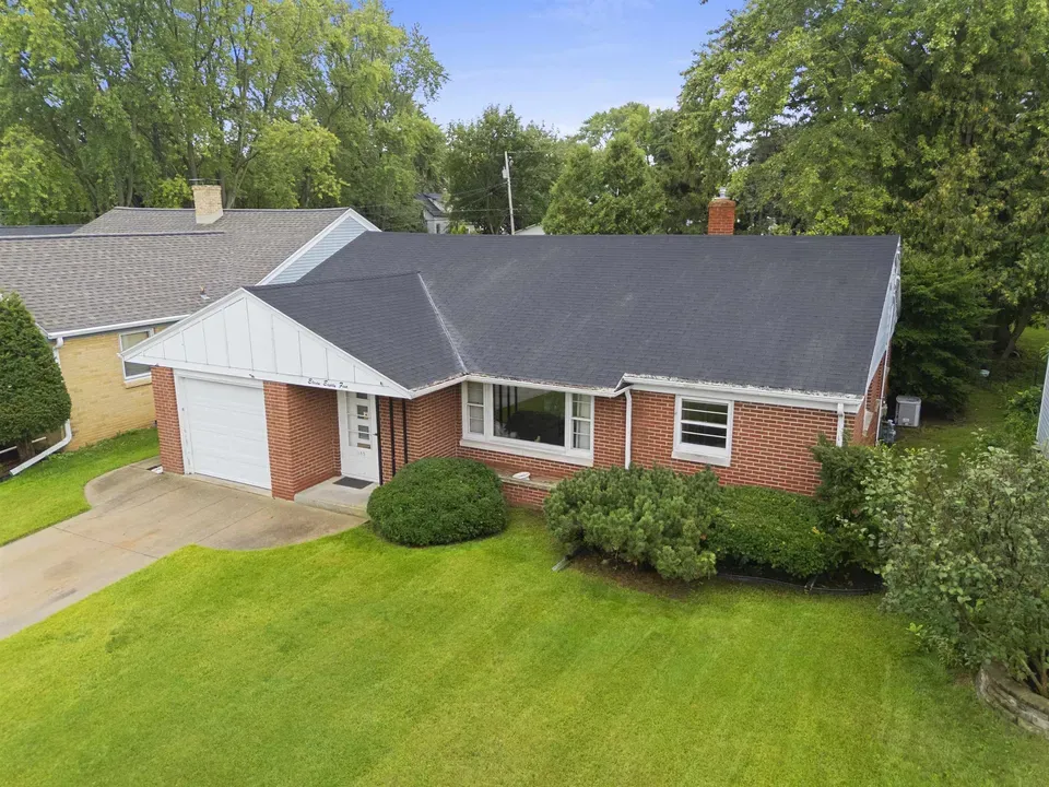 3 Bed 1 Bath Established Mid-Century Residence in Green Bay, WI