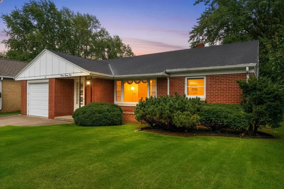 3 Bed 1 Bath Established Mid-Century Residence in Green Bay, WI - 2