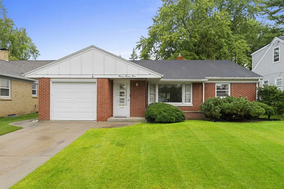 3 Bed 1 Bath Established Mid-Century Residence in Green Bay, WI - 4